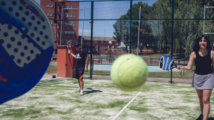Alquilar pista pádel en Zaragoza