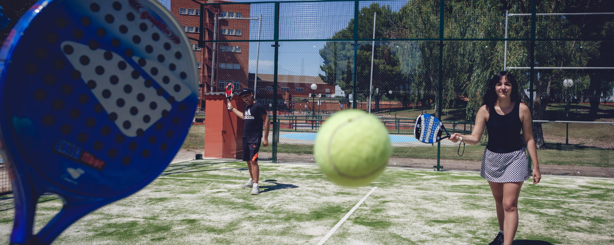Alquilar pista pádel en Zaragoza